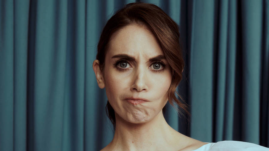 Alison Brie Wacky Facial Expression Wallpaper