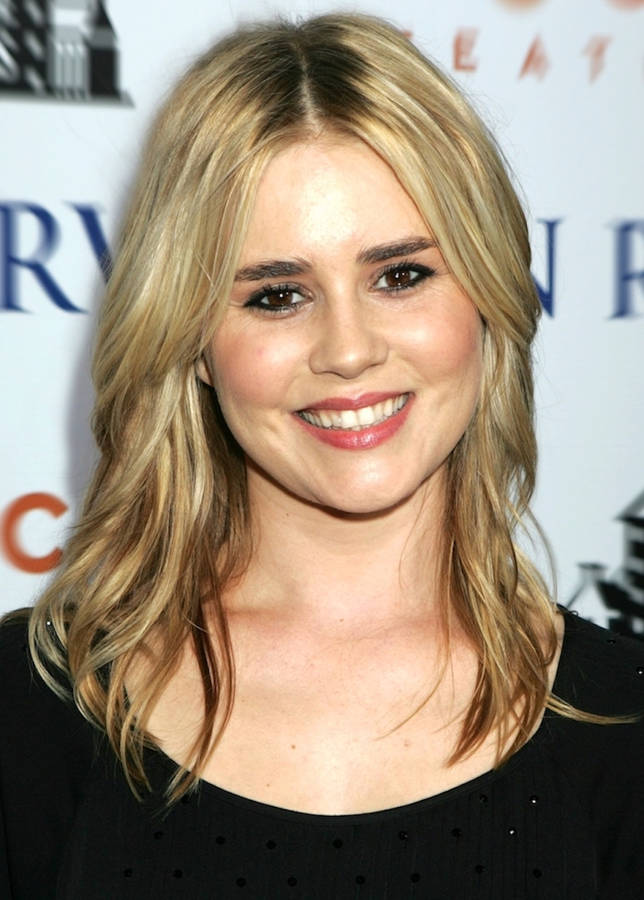 Alison Lohman Camera Flashing Wallpaper