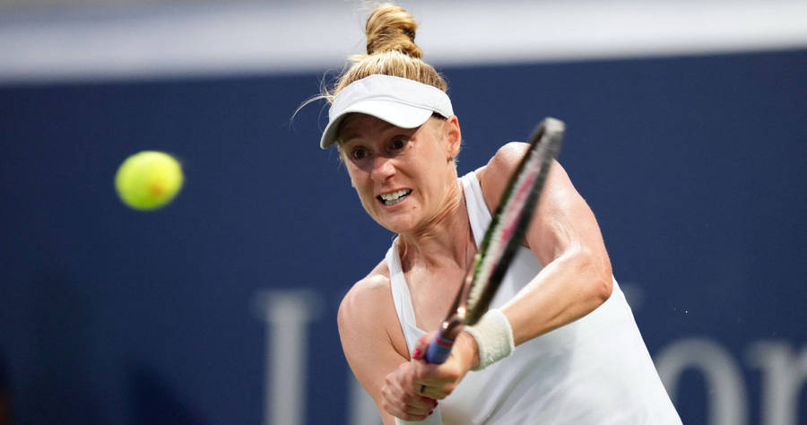 Alison Riske-amritraj About To Hit Ball Wallpaper