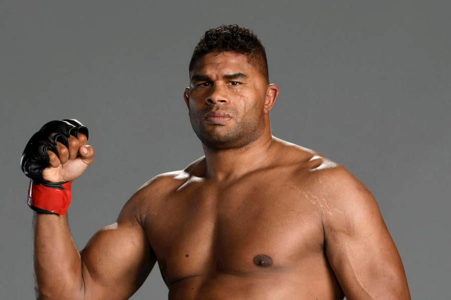 Alistair Overeem Flexing Right Arm Wallpaper