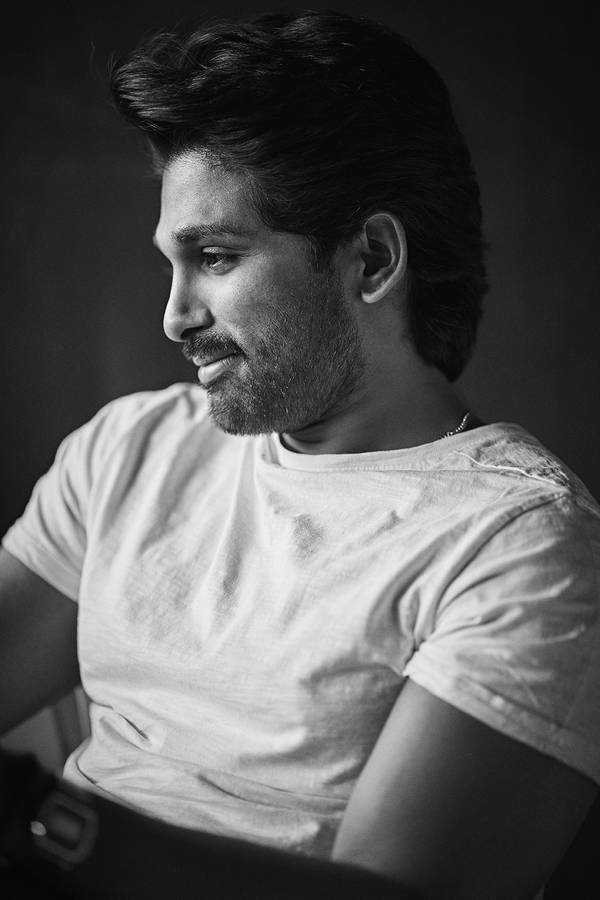 Allu Arjun Black And White Side Profile Wallpaper