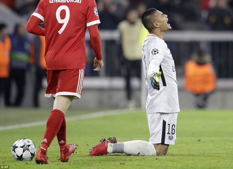 Alphonse Areola Kneeling On The Field Wallpaper