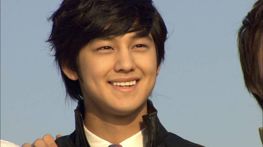 Amazed Kim Bum Wallpaper