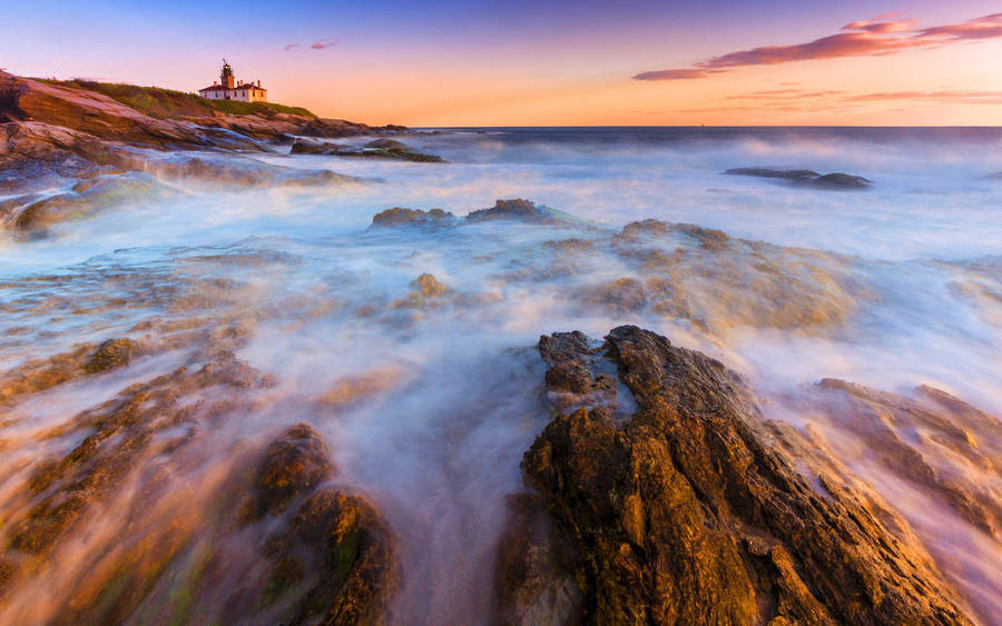 Amazing Beach Waves In Rhode Island Wallpaper