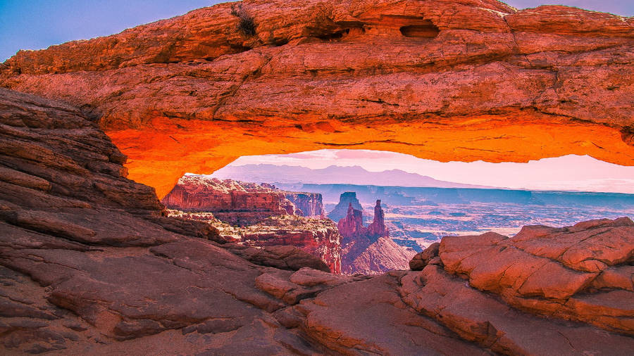 Amazing Rock Arch Canyonlands National Park Wallpaper