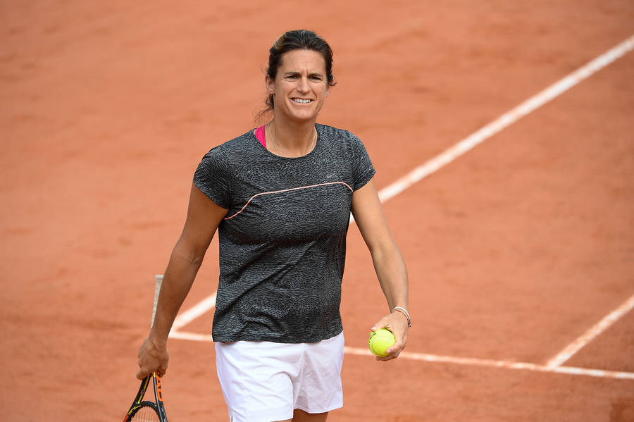 Amélie Mauresmo Looking At Audience Wallpaper