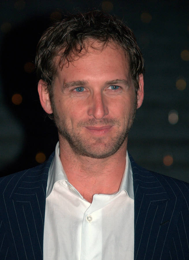 American Actor Josh Lucas At Vanity Fair Kickoff Party Wallpaper