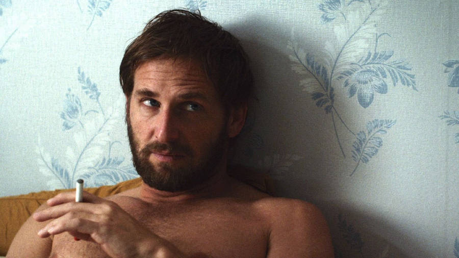 American Actor Josh Lucas In Character Role Wallpaper