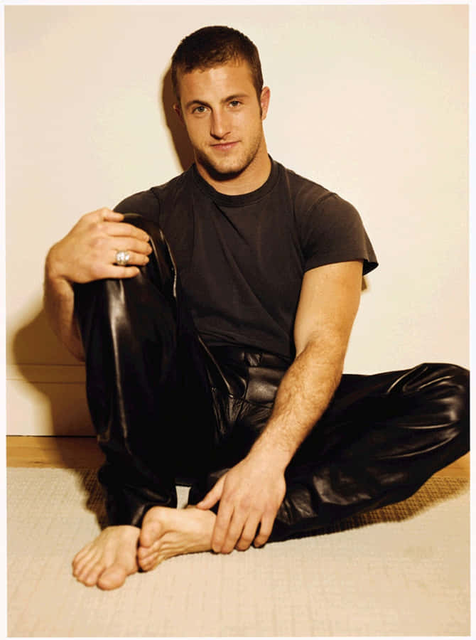 American Actor Scott Caan Posing For A Photoshoot Wallpaper