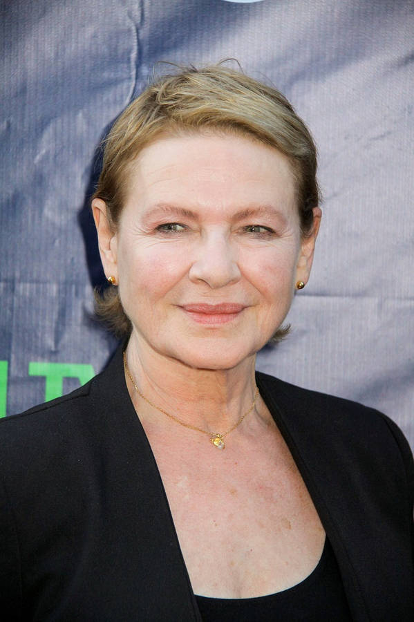 American Actress Dianne Wiest At 2015 Summer Tca Party Wallpaper