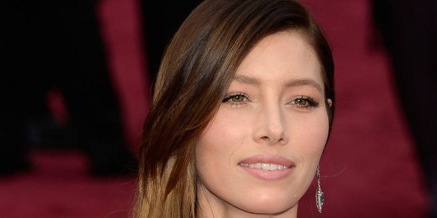 American Actress Jessica Biel Close Up Shot Wallpaper