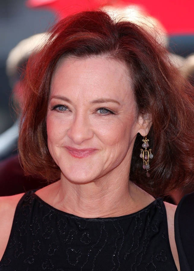 American Actress Joan Cusack Wallpaper