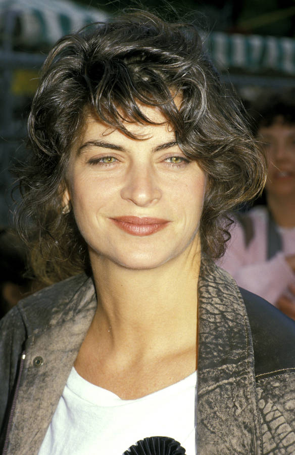 American Actress Kirstie Alley Bob Haircut Wallpaper