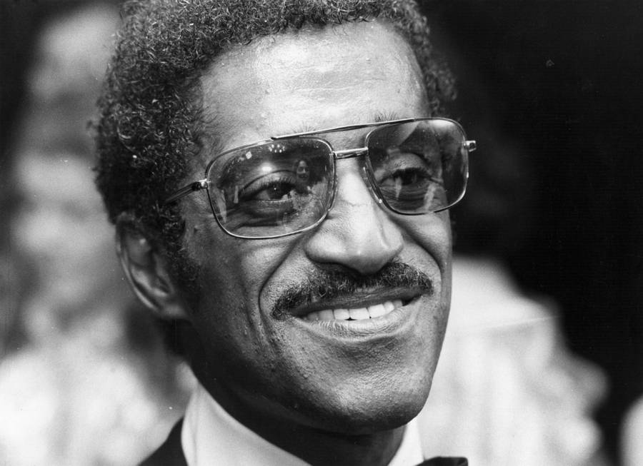 American Celebrity Sammy Davis Jr. 1974 Portrait Wallpaper