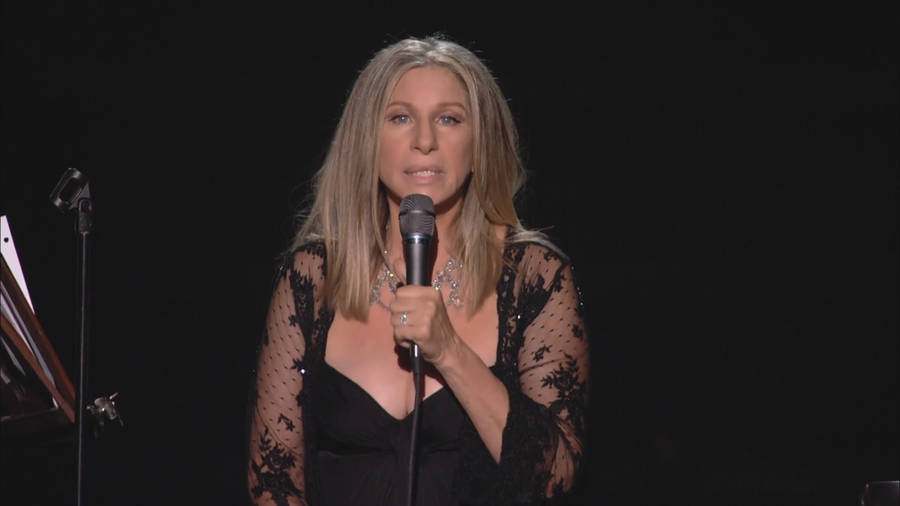 American Singer Barbra Streisand 2016 Live Concert Tour Wallpaper