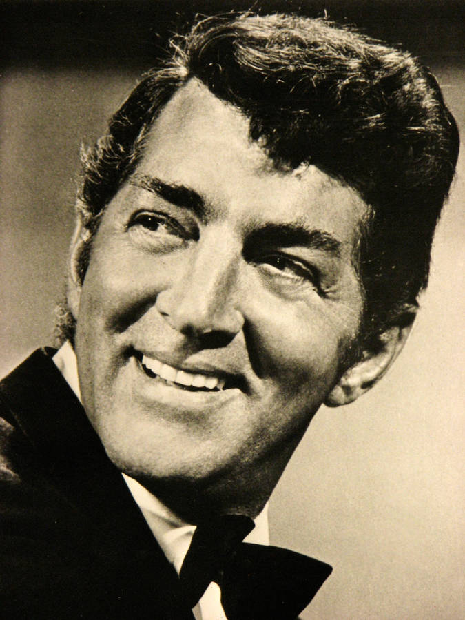 American Singer Dean Martin 1982 Portrait Wallpaper