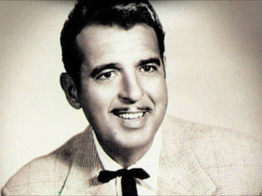 American Singer Tennessee Ernie Ford Medium Shot Wallpaper