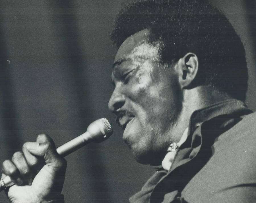 American Soul Singer Wilson Pickett Side Angle Shot Wallpaper