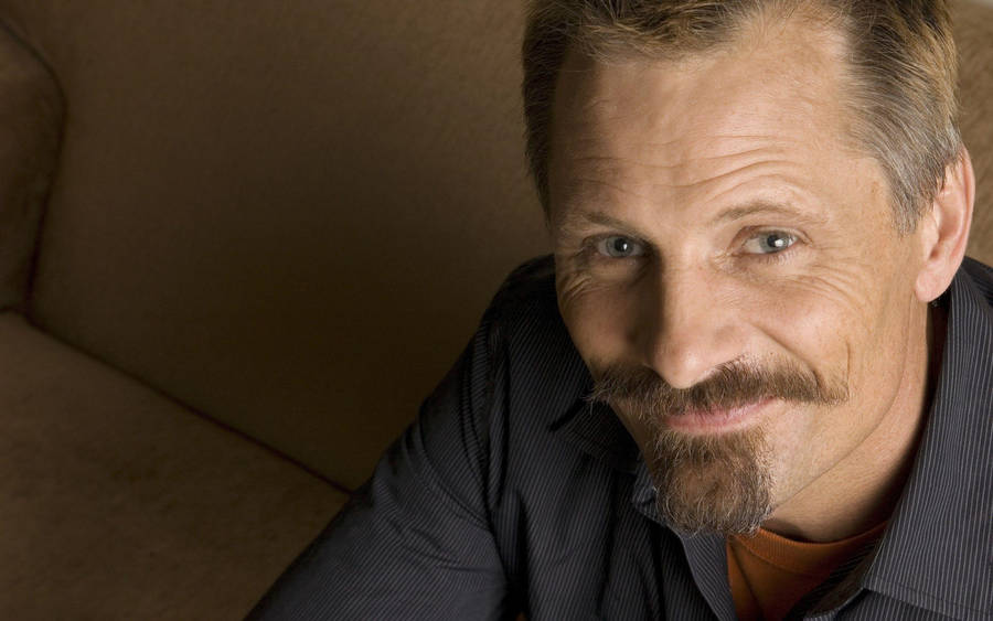 American Star Viggo Mortensen Smiling With Mustache Beard Wallpaper