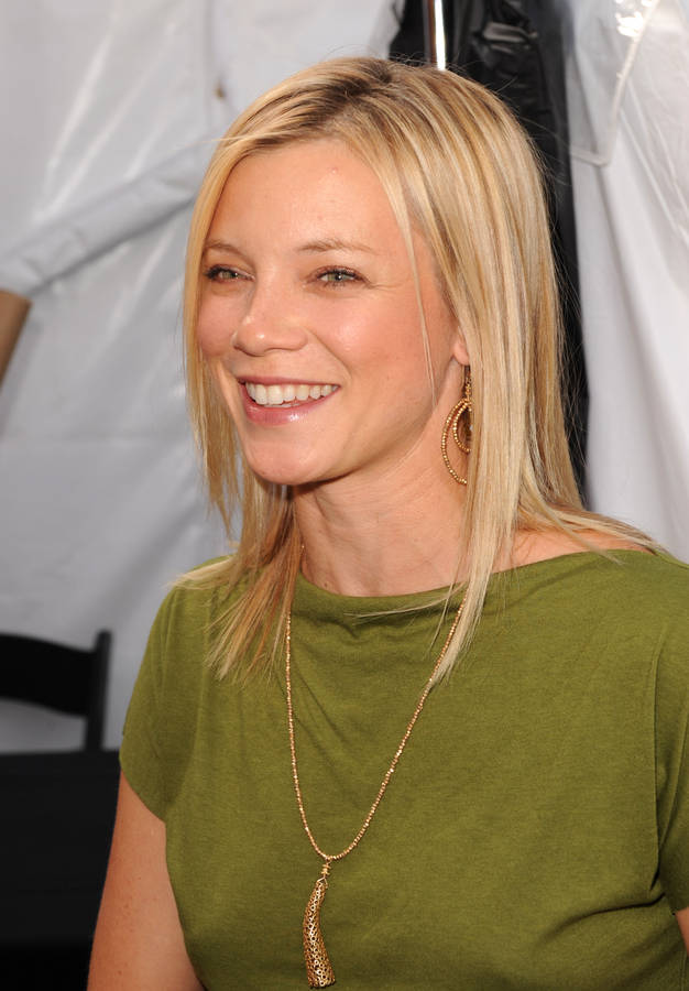 Amy Smart Green Dress Wallpaper