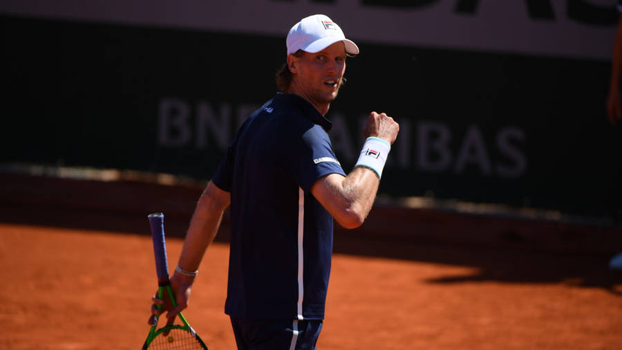 Andreas Seppi Looking Back On The Tennis Court. Wallpaper