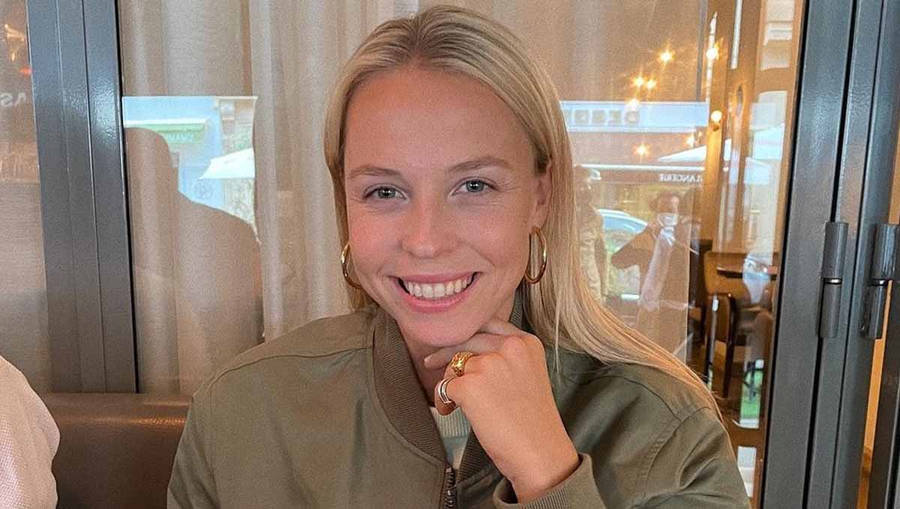 Anett Kontaveit Dressed In Casual Chic Wallpaper