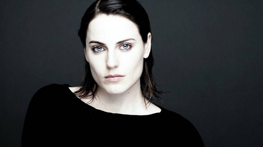 Antje Traue In Her Wet Look Wallpaper