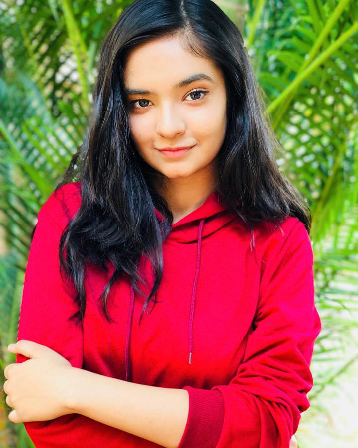 Anushka Sen Red Sweatshirt Wallpaper