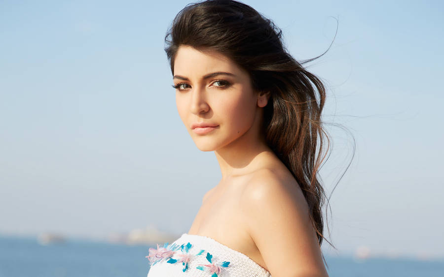 Anushka Sharma Half Shot Image Wallpaper