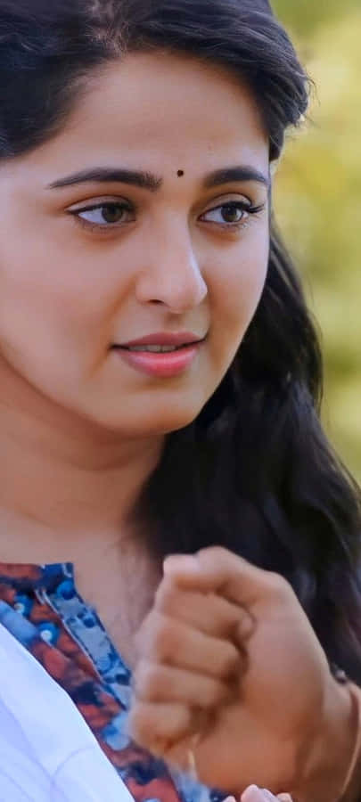 Anushka Shetty Elegant Closeup Wallpaper