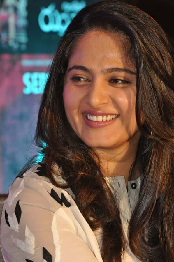 Anushka Shetty Smiling Event Appearance Wallpaper