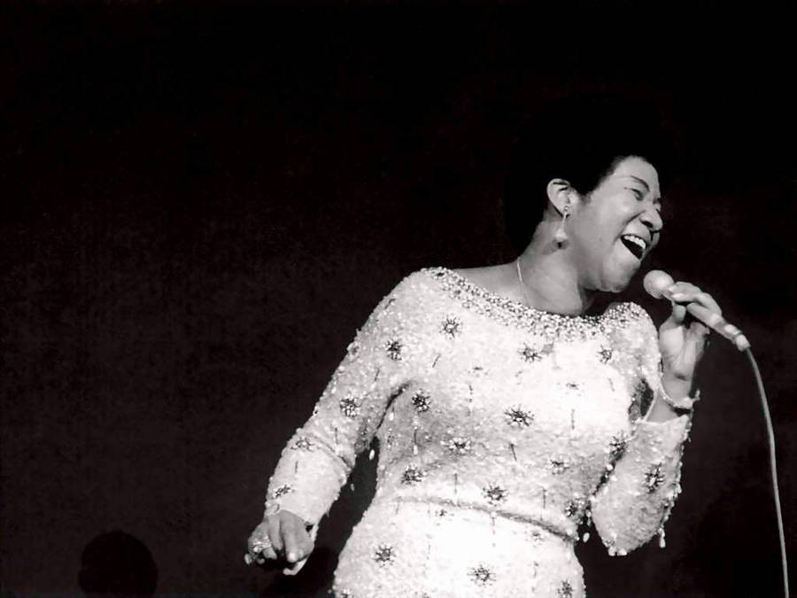 Aretha Franklin's Electrifying Performance. Wallpaper