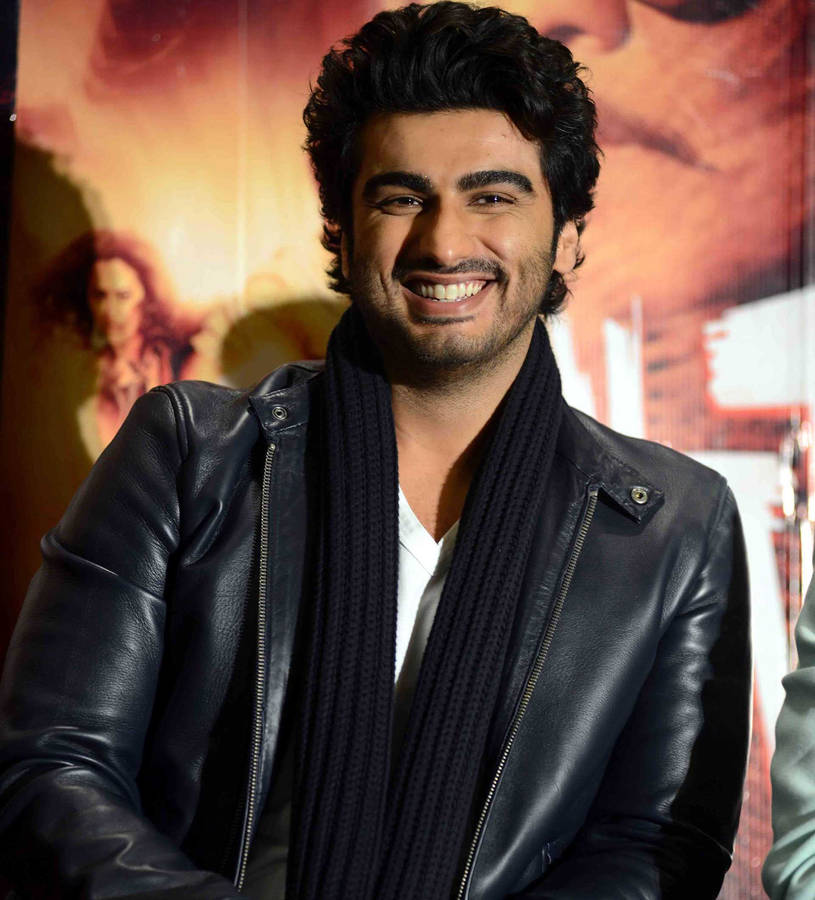 Arjun Kapoor In Black Outfit Wallpaper