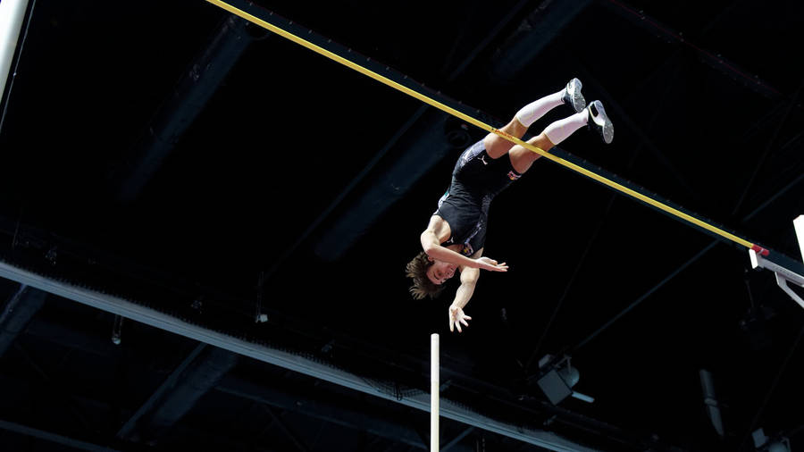 Armand Duplantis American Swedish Pole Vault Athlete Wallpaper