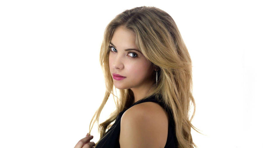 Ashley Benson Showcasing Her Bold & Beautiful Look With Platinum Blonde Hair Wallpaper