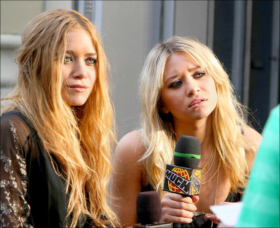 Ashley Olsen Looking Radiant On The Red Carpet Wallpaper