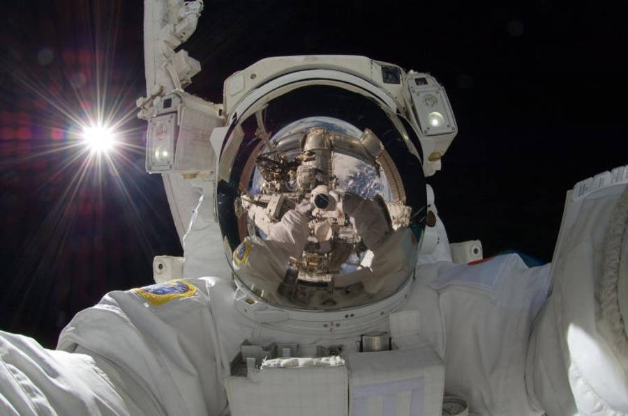 Astronaut In Space Taking A Selfie Wallpaper