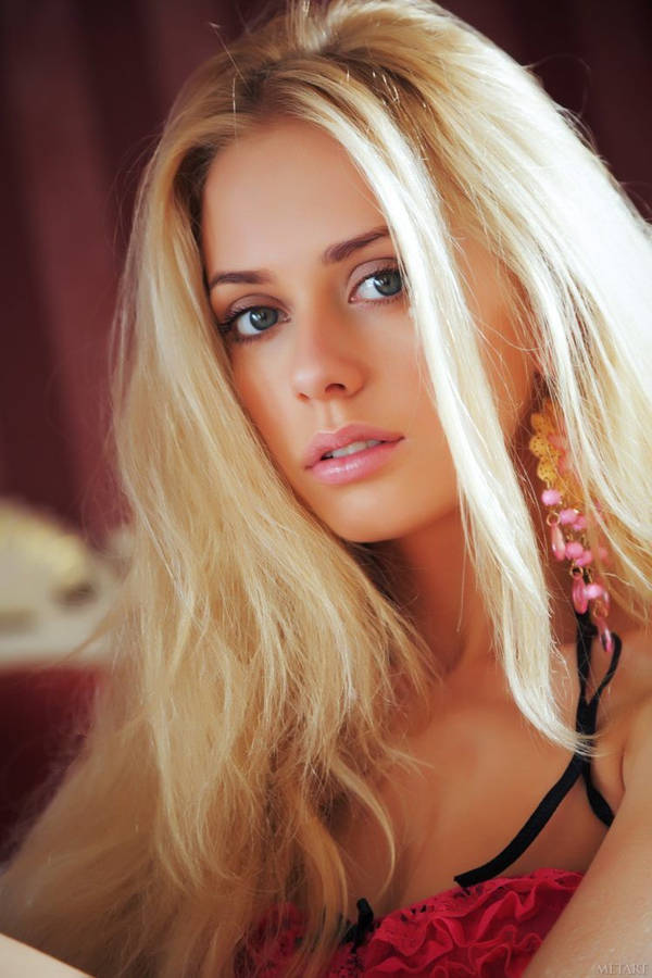 Attractive Blonde Woman Wallpaper