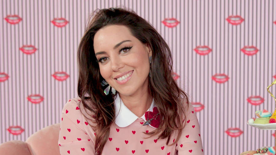 Aubrey Plaza Sweet Smile Wallpaper