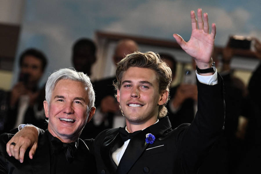 Austin Butler With Director Luhrmann Wallpaper