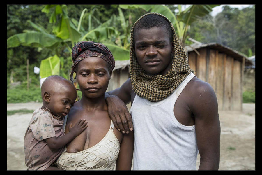 Authentic Gabonese Family Lifestyle Wallpaper