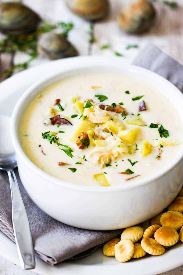 Authentic New England Clam Chowder With Crackers Wallpaper