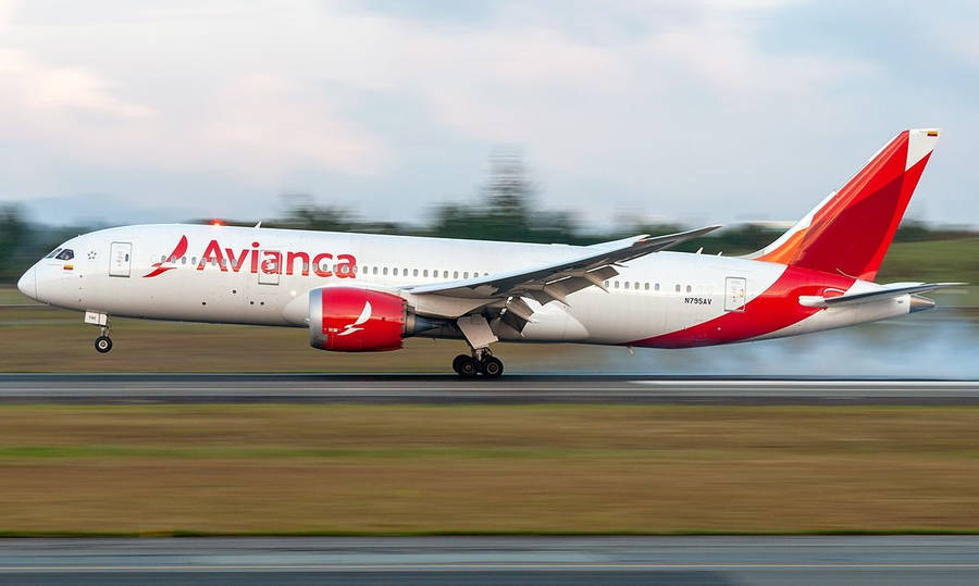 Avianca Boeing 787-8 Dreamliner Landing With Smoke Wallpaper