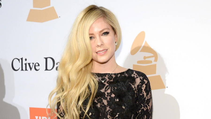 Avril Lavigne At 2016 Pre-grammy Gala Wallpaper