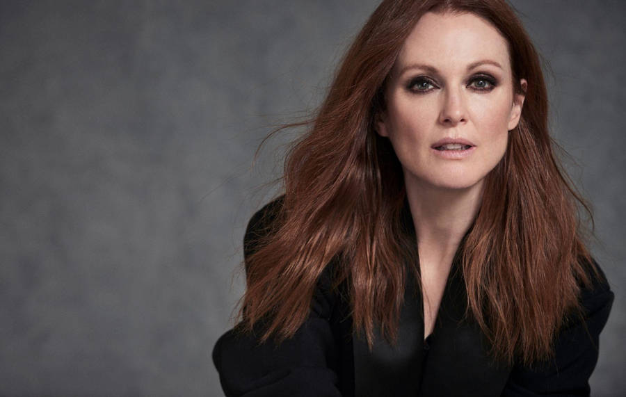 Award-winning Star Julianne Moore Wallpaper