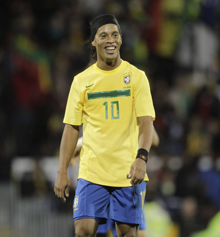 Awesome Winger Ronaldinho Wallpaper