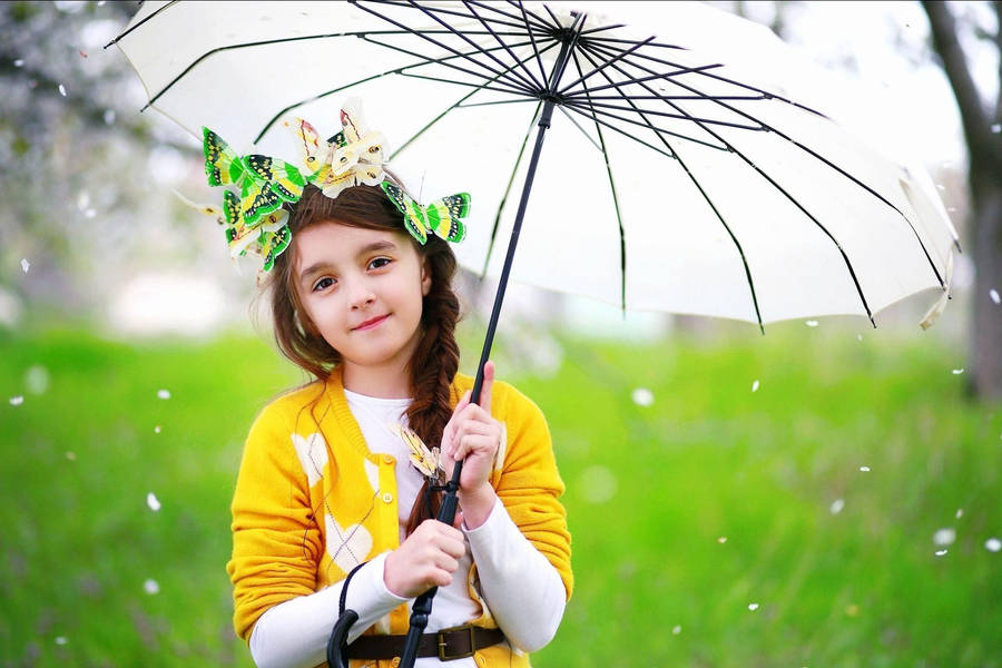 Baby Girl White Umbrella Wallpaper