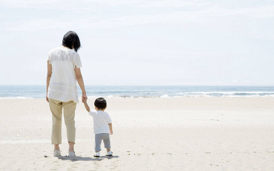 Baby, Mother, Walking, Beach Wallpaper