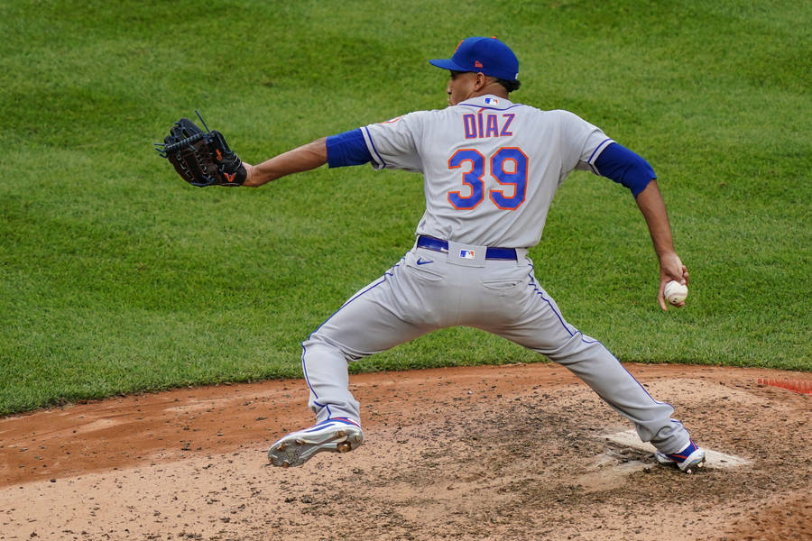 Back Of Edwin Diaz Pitching Wallpaper