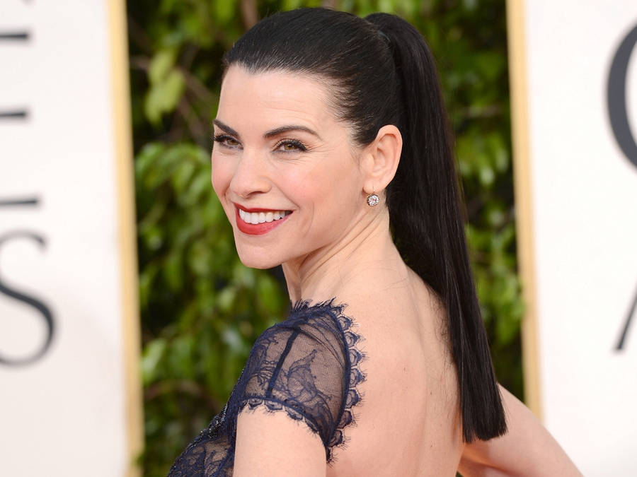 Backless Julianna Margulies Wallpaper